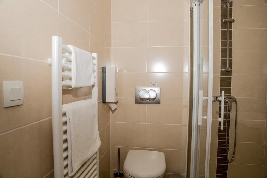 Annexe Hotel De La Gare Hendaye Exterior photo